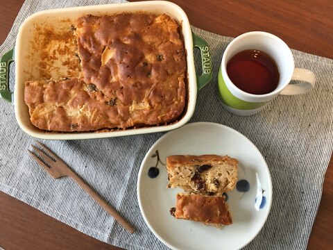 グラタン皿を使ったりんごとレーズンのケーキ